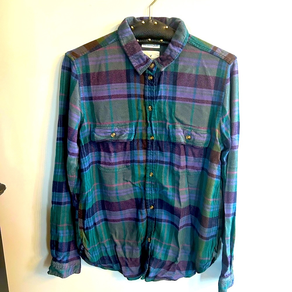 American Eagle Ahh-mazingly soft plaid shirt! ✌️